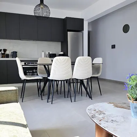Spacious & Modern - Location * Larnaca