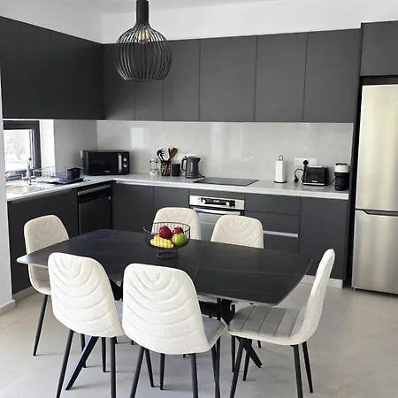 Apartamento Spacious & Modern - Location Larnaca